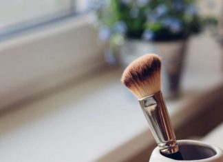 Το Γρήγορο Μακιγιάζ Που Γίνεται Στο Γραφείο