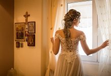 ΝΥΦΙΚΑ ΧΤΕΝΙΣΜΑΤΑ: Το Ανοιξιάτικο Νυφικό Χτένισμα Για Να Επιλέξεις