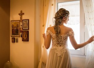 ΝΥΦΙΚΑ ΧΤΕΝΙΣΜΑΤΑ: Το Ανοιξιάτικο Νυφικό Χτένισμα Για Να Επιλέξεις