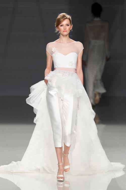 oi-megaluteres-taseis-sta-nufika-apo-bridal-week-2018-www.ogamosmas (2)