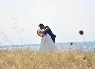 Ένας γάμος με καλοκαιρινή αύρα για τη Λένα και το Βασίλη!