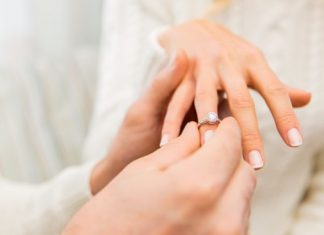H Μόδα Στα Μονόπετρα Δαχτυλίδια Τα Τελευταία 100 Χρόνια