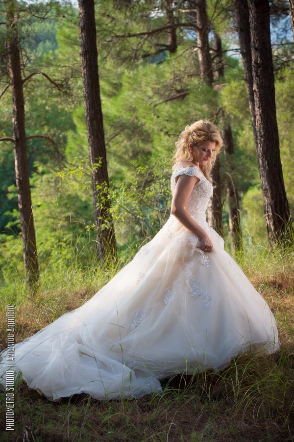 H νύφη σε next day φωτογράφιση real weddings