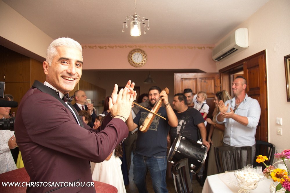 Παραδοσιακές ποντιακές μουσικές θα συνοδεύσουν τον Κωνσταντίνο στην εκκλησία