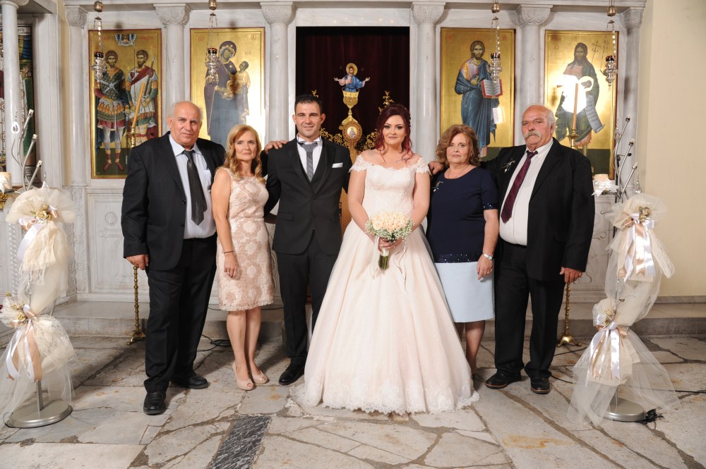 Το ζευγάρι με τους γονείς του