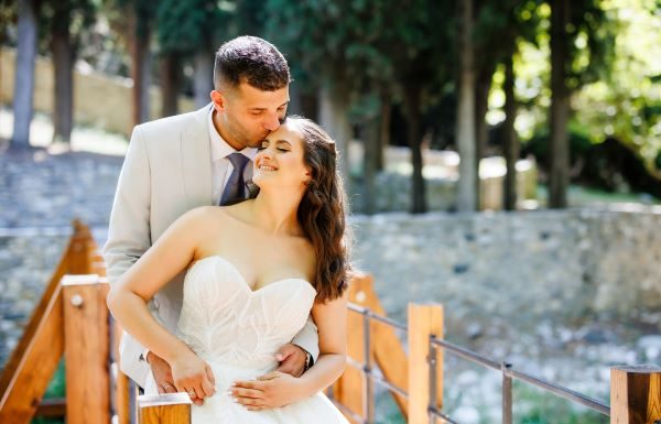 Ένας Ρομαντικός Γάμος και Μια Αξέχαστη Βάπτιση: Η Ιστορία της Μορφούλας Σελμίδου και του Νίκου Σερέτη